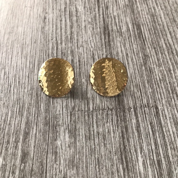 Hammered gold tone clip on earrings - Picture 1 of 3